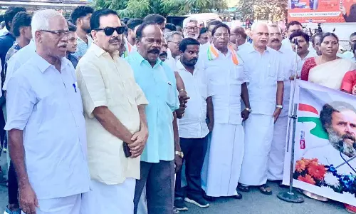 காங்கிரசால் தான் புதுவையை காப்பாற்ற முடியும்-நாராயணசாமி ஆவேசம்