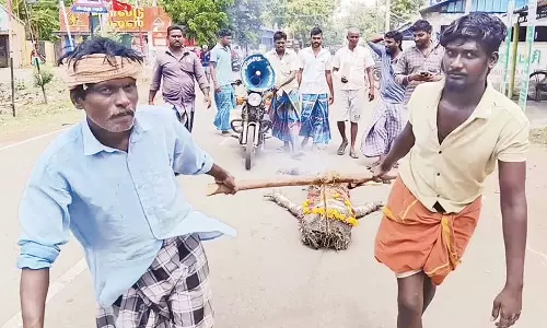 மழை வேண்டி நூதன வழிபாட்டில் ஈடுபட்ட விவசாயிகள்