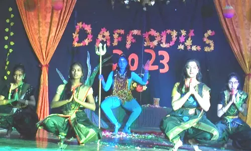 குன்னூர் கல்லூரியில் மாணவிகள் நவராத்திரி நடனம்