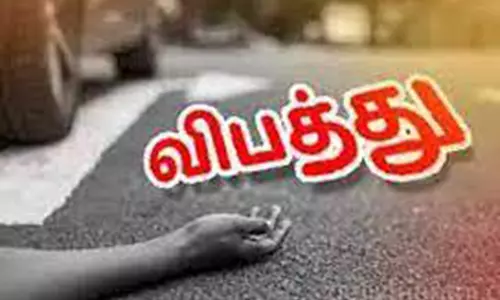 இருசக்கர வாகனம் மீது தனியார் பஸ் மோதி பெண் சாவு