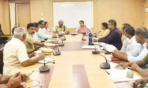 பட்டாசு விற்பனை நிலையங்கள்   அரசு விதிமுறைகளுடன் செயல்படுவதை உறுதி செய்ய வேண்டும் ஆய்வுக்கூட்டத்தில்  கலெக்டர் தகவல்