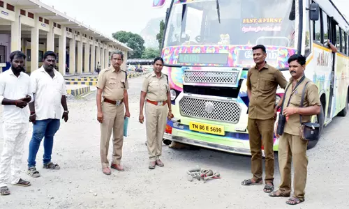 சங்ககிரியில் தனியார் பஸ்களில் ஏர்ஹாரன்கள் பறிமுதல்