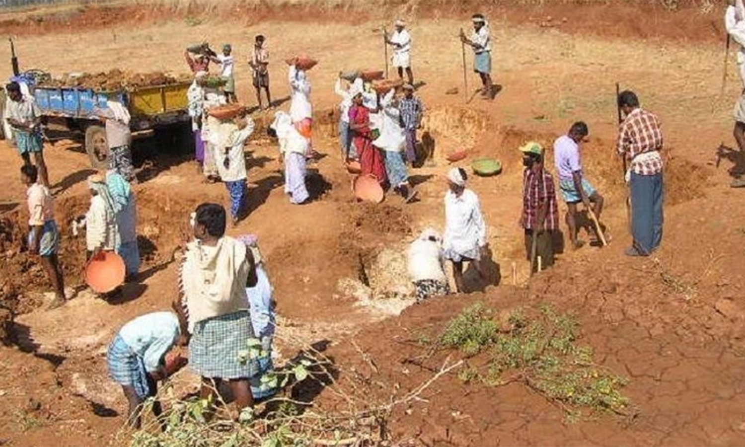 நிலக்கோட்டை : புதிய செயலி பயன்பாட்டால் 100 நாள் வேலை திட்ட பயனாளிகள் அவதி