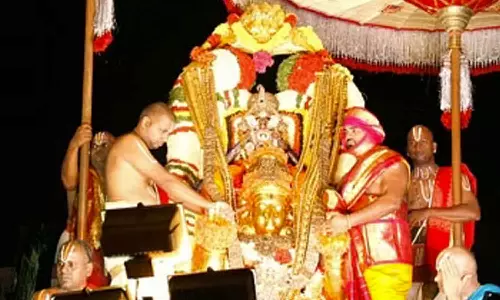 திருப்பதி நவராத்திரி பிரமோற்சவ விழாவில் 1 மணி நேரத்திற்கு முன்னதாக கருட சேவை