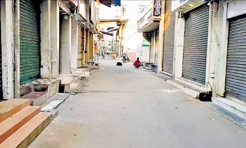 கர்நாடக அரசை கண்டித்து டெல்டா மாவட்டங்களில் 1 லட்சம் கடைகள் அடைப்பு