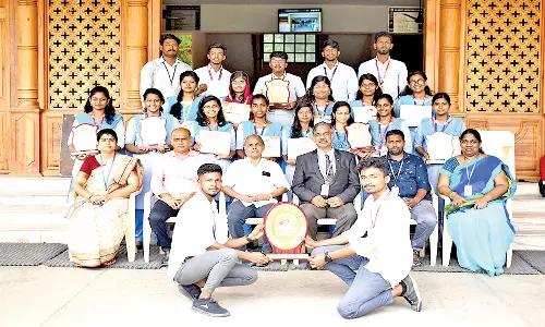 குமரி கலைக்கழக போட்டியில் புனித சவேரியார் கத்தோலிக்க பொறியியல் கல்லூரிக்கு வெற்றி கோப்பை