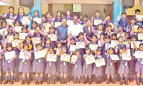 மாவட்ட அளவிலான கலைத்திறன் போட்டிகளில் பெஸ்ட் பள்ளி மாணவர்கள் சாதனை