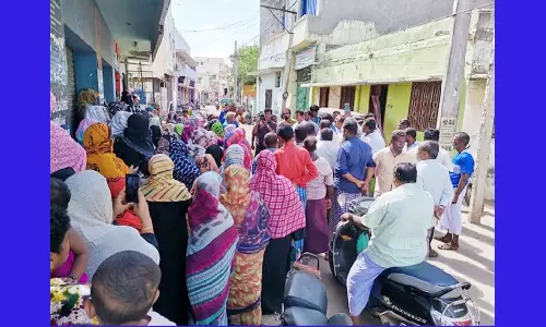 பொதுமக்கள் எதிர்ப்பால் செல்போன் டவர் அமைக்கும் பணிகள் நிறுத்தம்