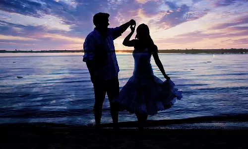 கடற்கரையில் பேசிக்கொண்டிருந்தபோது காதலிக்கு நேர்ந்த விபரீதம்... காப்பாற்றாமல் தப்பி ஓடிய காதலன்