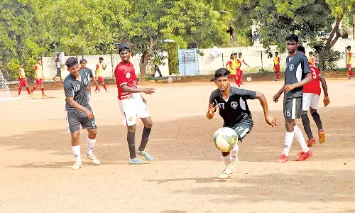 இளைஞர் கால்பந்து போட்டி தொடக்கம்