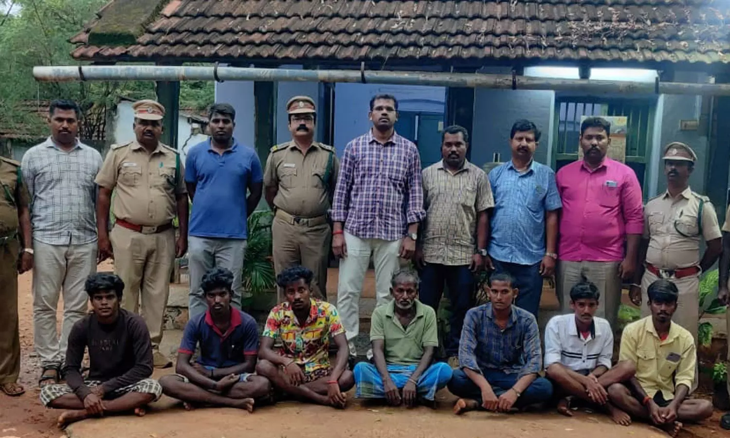 முயல் வேட்டையாடி இன்ஸ்டாகிராமில் பதிவிட்ட 7 பேர் கைது முயல் வேட்டையாடி இன்ஸ்டாகிராமில் பதிவிட்ட 7 பேர் கைது