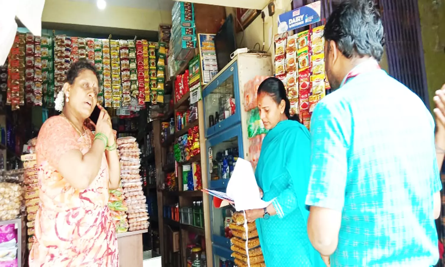 பட்டாசு கடைகளில் ஆய்வு பட்டாசு கடைகளில் ஆய்வு