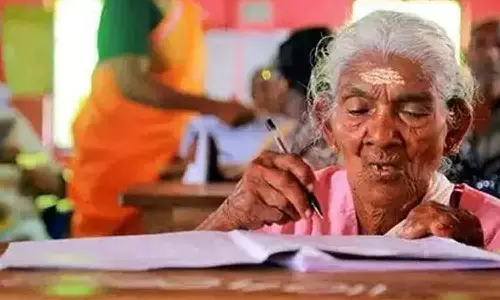 96 வயதில் 4-ம் வகுப்பு தேர்வு எழுதி தேர்ச்சி பெற்ற கேரள மூதாட்டி கார்த்திகாயினி அம்மா 101 வயதில் மரணம்