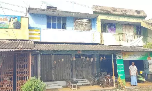 தமிழ்நாடு ஆசிரியர் தேர்வு வாரிய செயலாளர் தந்தை-மாமனார் வீட்டில் லஞ்ச ஒழிப்பு போலீசார் சோதனை