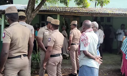 பரமத்திவேலூர் அருகே மூதாட்டி கழுத்தை அறுத்து படுகொலை: கணவர் உயிருக்கு போராட்டம்