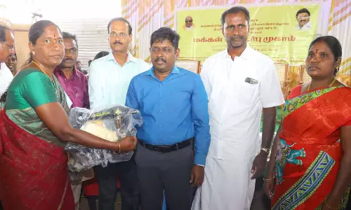 தாராபுரம்  கொழுமங்குளி மக்கள் தொடர்பு முகாமில் ரூ.1.58 கோடி மதிப்பில் பயனாளிகளுக்கு  நலத்திட்ட உதவி - கலெக்டர் வழங்கினார்