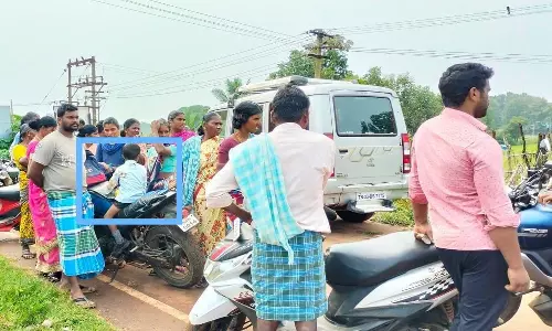 தனியார் பள்ளி வாகனத்தில் தவறி விழுந்த 1-ம் வகுப்பு மாணவன்