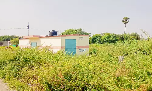 கூத்தம்பாக்கம் ஊராட்சியில் திறக்கப்படாத கழிப்பறைகள்