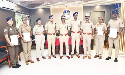 வேலூர் சரகத்தில் போலீசாருக்கு பாராட்டு சான்றிதழ்