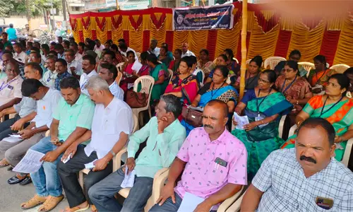 சேலம் கோட்டையில்  கால்நடை ஆய்வாளர்கள் உண்ணாவிரதம்