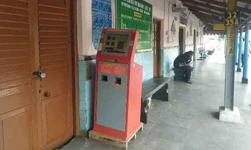 மேட்டுப்பாளையம் ரெயில் நிலையத்தில் தானியங்கி டிக்கெட் எந்திரம் அறிமுகம்