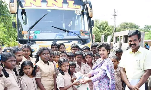 அரசு பள்ளி மாணவர்களுக்கு விழிப்புணர்வு சுற்றுலா பயணம்