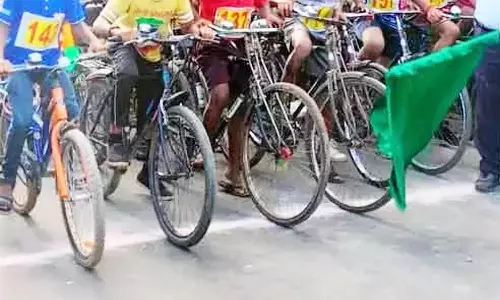 தஞ்சையில் பள்ளி மாணவ- மாணவிகளுக்கு சைக்கிள் போட்டி