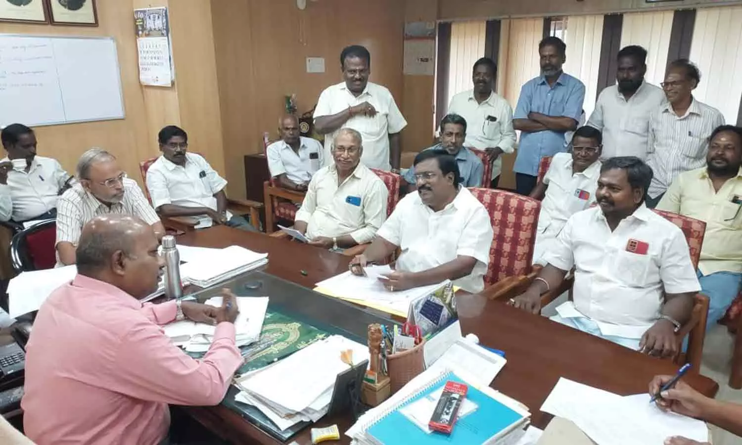 மின்பற்றாக்குறையை போக்க புதிய மின்மாற்றிகள் மின்பற்றாக்குறையை போக்க புதிய மின்மாற்றிகள்