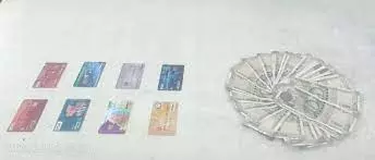 ஏ.டி.எம். கார்டை மாற்றி நூதன திருட்டு ஏ.டி.எம். கார்டை மாற்றி நூதன திருட்டு