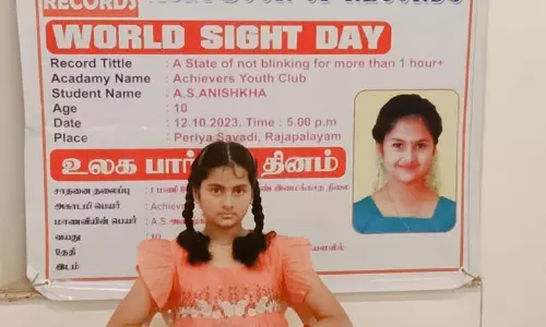 2 மணி நேரம் கண் இமைக்காமல் 10 வயது மாணவி சாதனை