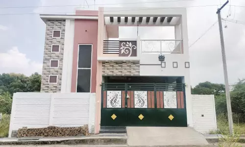 வீட்டின் கதவை உடைத்து 18 பவுன் நகை-ரூ.20 ஆயிரம் பணம் கொள்ளை