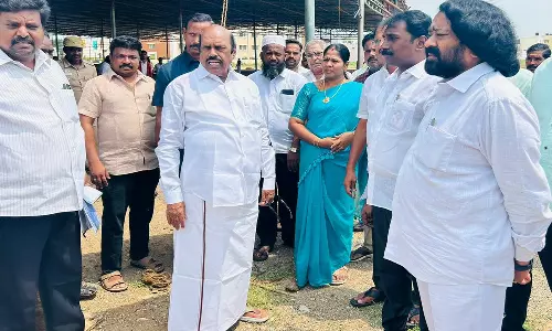 முதல்-அமைச்சர் மு.க.ஸ்டாலின் கலந்துகொள்ளும் விழா மேடை அமைக்கும் பணி