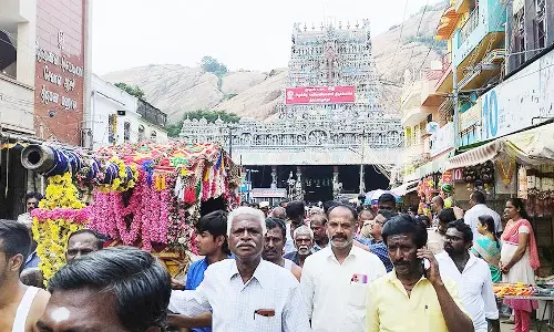 திருப்பரங்குன்றம் கோவிலில் மலைமேல் குமரருக்கு வேல் எடுக்கும் திருவிழா