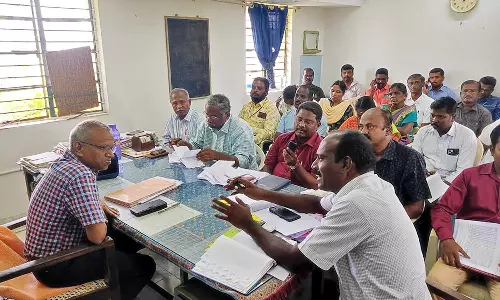 நெல்லை கோட்டத்தில் விவசாய நிலங்களில் மின்வேலி இருந்தால் உடனடியாக மின் இணைப்பை துண்டிக்க வேண்டும்- அதிகாரி உத்தரவு