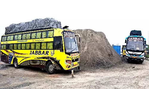 அதிக கட்டணம் வசூலித்த 4 ஆம்னி பஸ்கள் பறிமுதல்