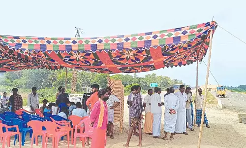 கிராமமக்கள் சாலை மறியல் போராட்டம்