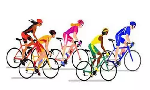 பள்ளி மாணவர்களுக்கு சைக்கிள் போட்டி