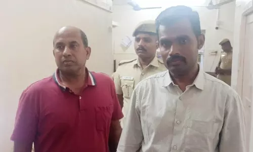 இளநிலை வருவாய் ஆய்வாளர் பதவி வாங்கி  தருவதாக வாலிபரிடம் ரூ.8 லட்சம் மோசடி