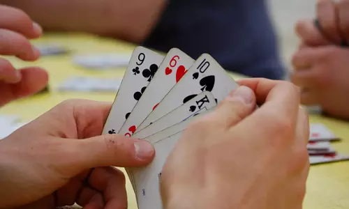 சூதாட்டத்தில் ஈடுபட்ட 13 பேர் மீது வழக்கு