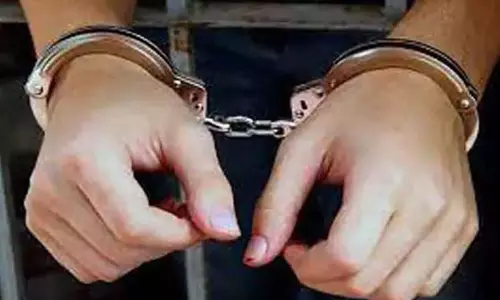 வீட்டில் ரேஷன் அரிசி பதுக்கியவர் கைது