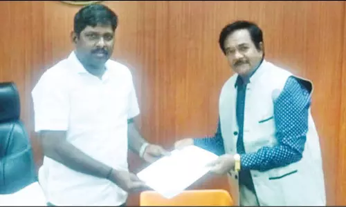 டெங்கு காய்ச்சலை தடுக்க ஓமியோபதி மருந்தை பயன்படுத்தலாம் -  அரசு முன்னாள் ஆலோசகர் டாக்டர் கிங் கலெக்டரிடம் மனு