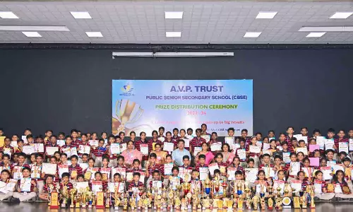 திருப்பூர் காந்திநகர்  ஏ.வி.பி., பள்ளியில்  மன்ற போட்டிகளில் வெற்றி பெற்ற மாணவர்களுக்கு  பரிசளிப்பு விழா