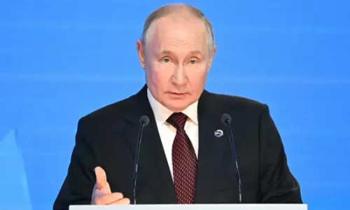 தாக்குதல்களை நிறுத்த வேண்டும்- இஸ்ரேல் மற்றும் காசா அமைப்புக்கு ரஷிய அதிபர் புதின் வலியுறுத்தல்