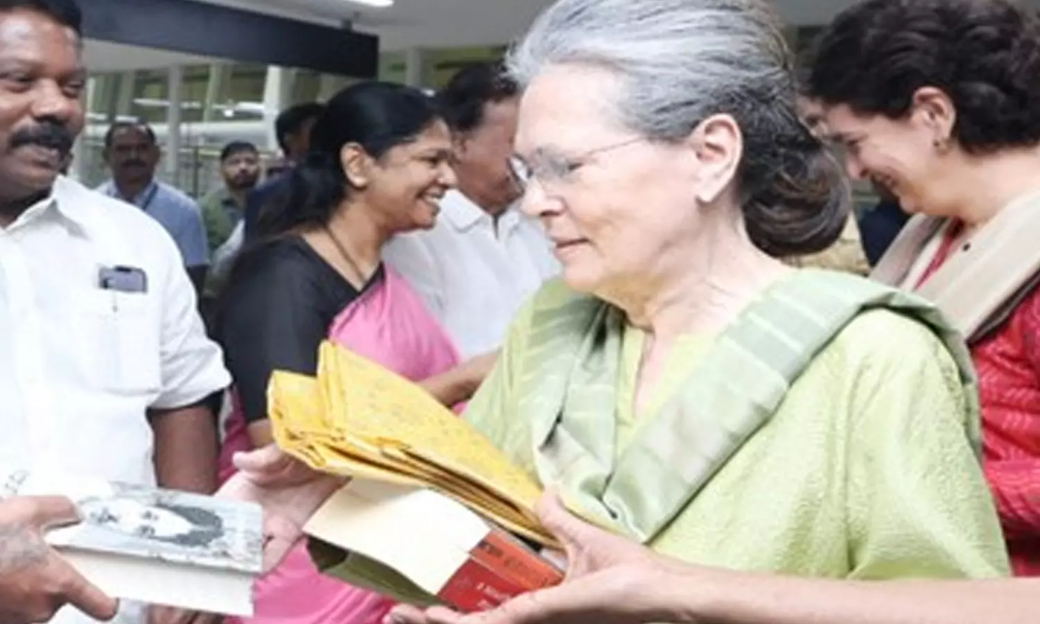 2024 தேர்தல்: தி.மு.க. உடன் தொகுதி பங்கீடு - சோனியா ஆலோசனை