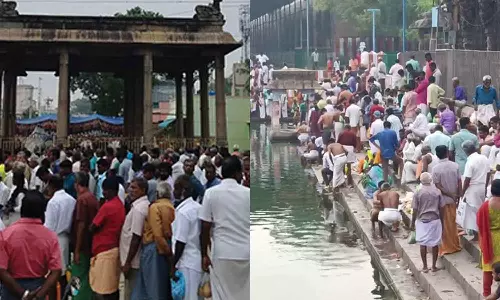 மகாளய அமாவாசையையொட்டி திருவள்ளூர், காஞ்சிபுரத்தில் கோவில்களில் குவிந்த பக்தர்கள்