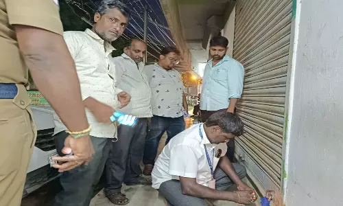 திண்டிவனத்தில் அனுமதியின்றி பட்டாசு  வைத்திருந்த கடைக்கு சீல்: திண்டிவனம் டி.எஸ்.பி.அதிரடி நடவடிக்கை