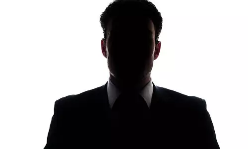 டிப்-டாப் ஆசாமிகளால் பெண்கள் அச்சம்