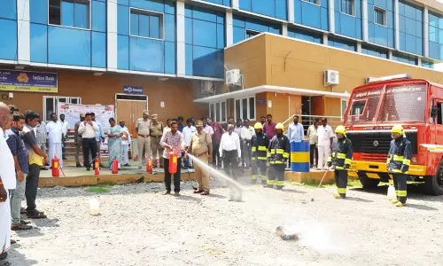 பட்டாசு குறித்து பாதுகாப்பு விழிப்புணர்வு