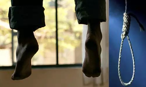 வேலூர் பழ வியாபாரி தூக்கிட்டு தற்கொலை