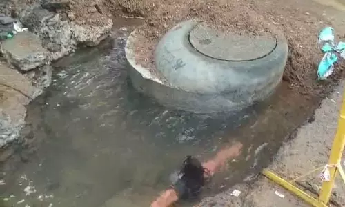 திண்டிவனத்தில் குடிநீர் குழாய் உடைந்து வீணான நீர்